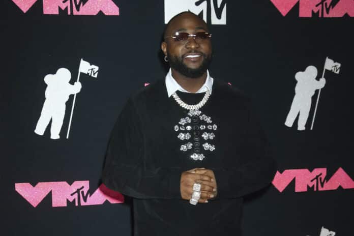 Davido casts aspersions at former nff president amaju pinnick