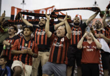 AC Milan fans celebrate