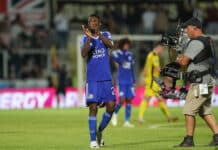 Wilfred Ndidi applauds supporters